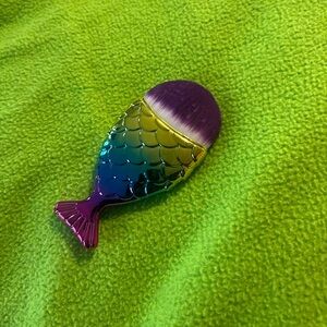 Brand new cute kabuki mermaid makeup brush